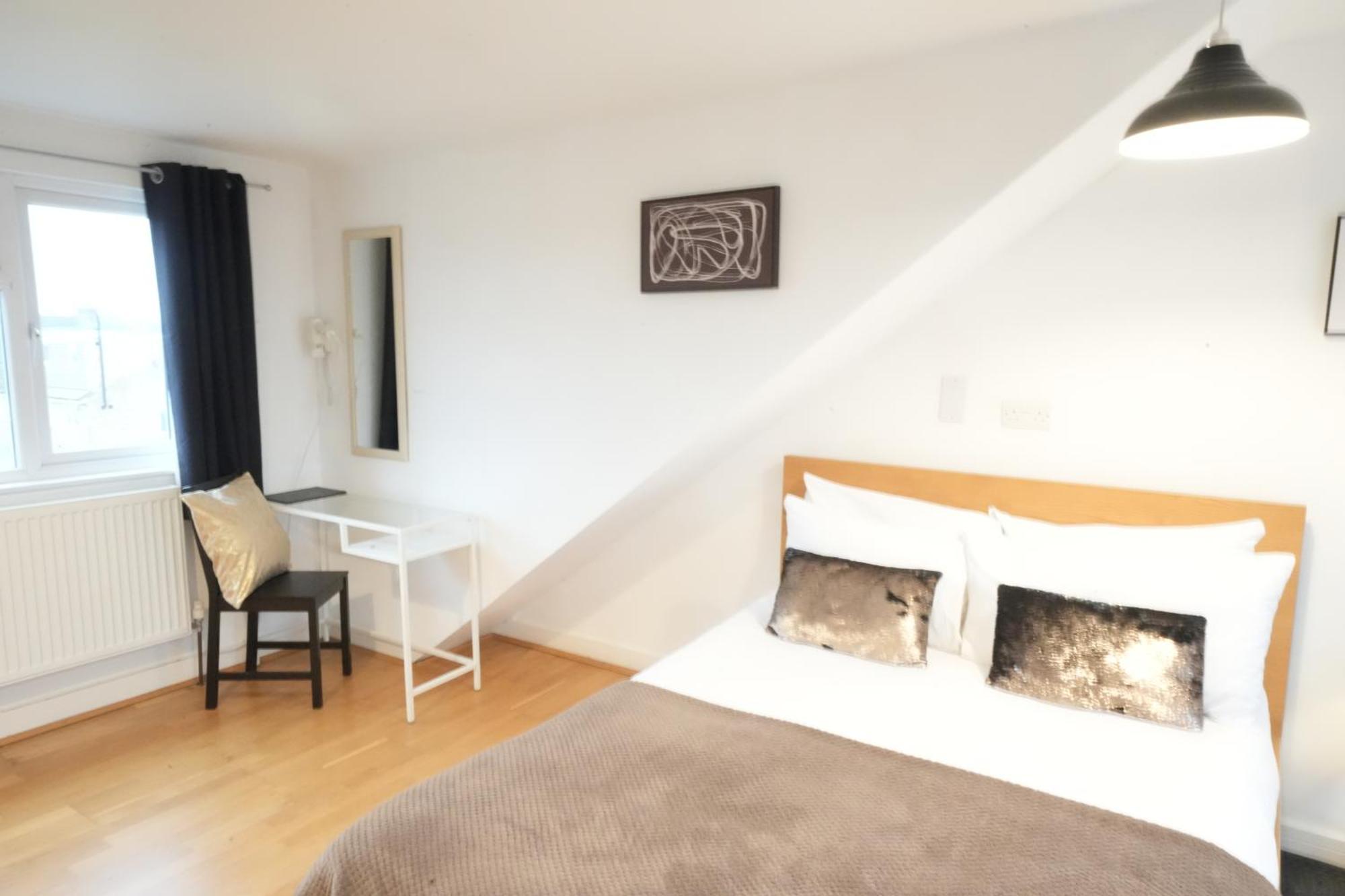 Great Airport Sleep Apartment Harmondsworth Exterior photo