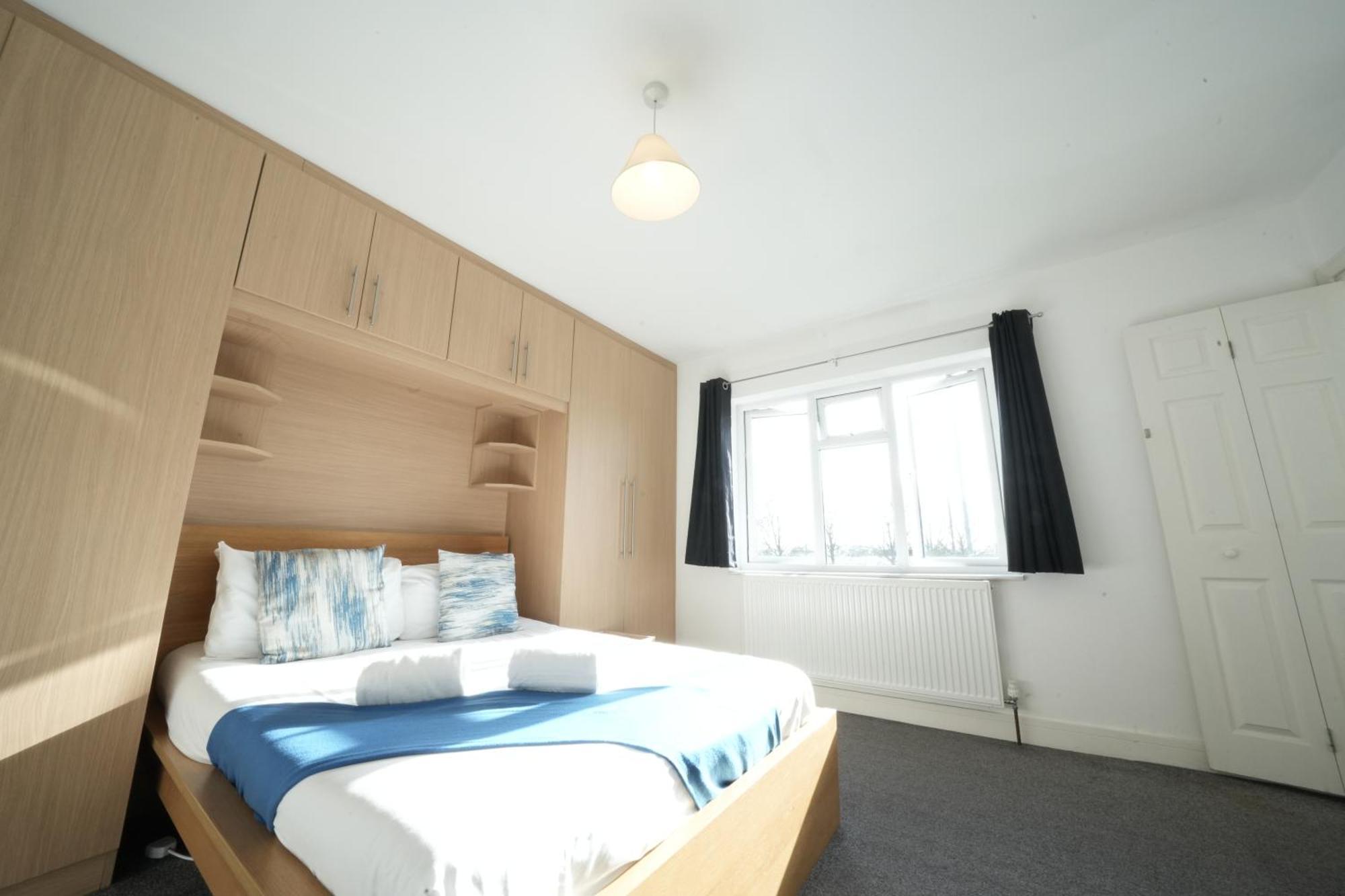 Great Airport Sleep Apartment Harmondsworth Exterior photo