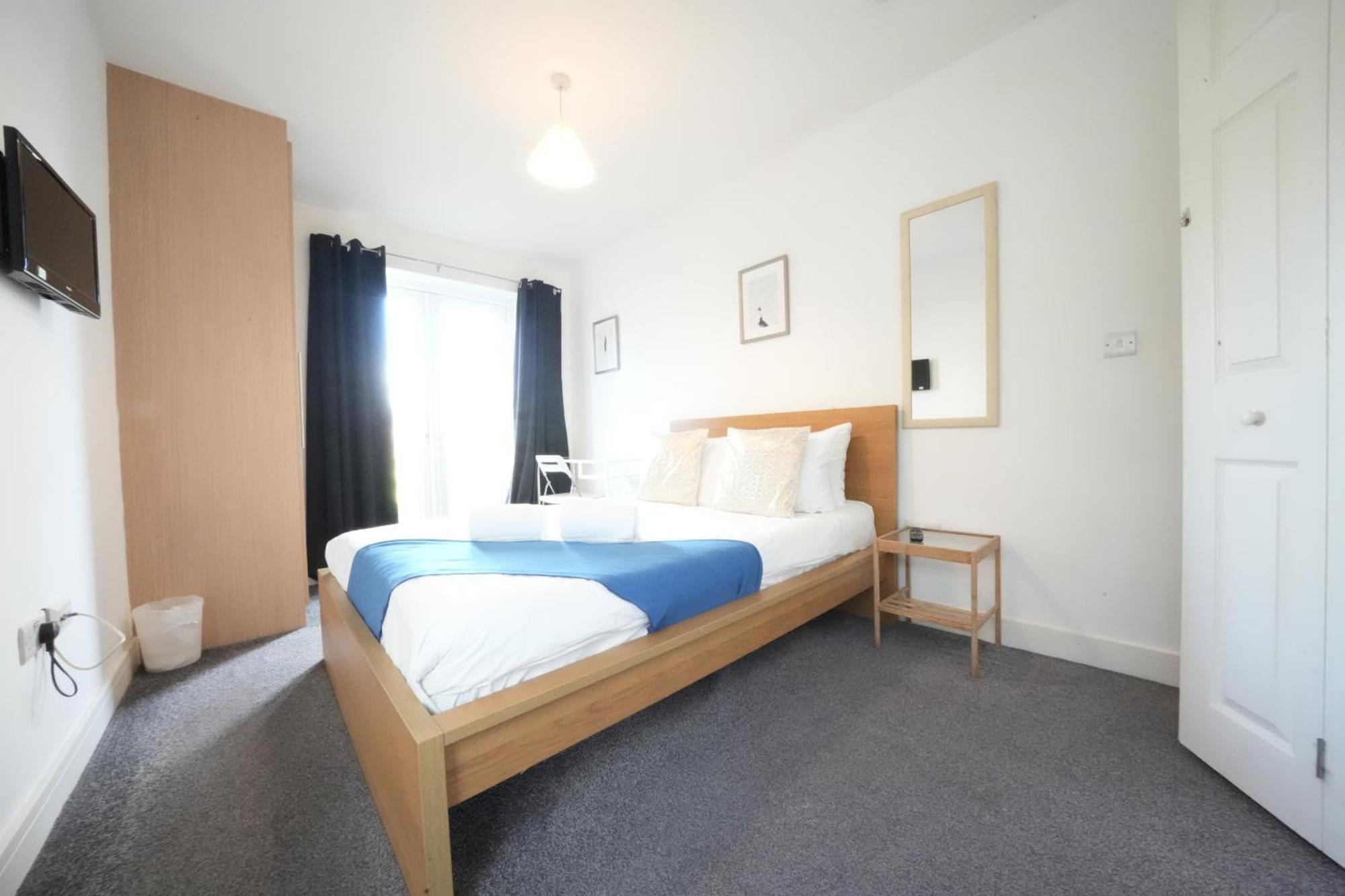 Great Airport Sleep Apartment Harmondsworth Exterior photo